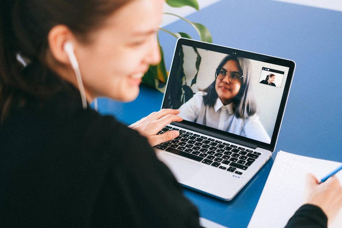 ilustrasi video call