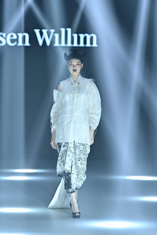 koleksi Wilsen Willim di Plaza Indonesia Fashion Week 2025 (dok. PIFW)