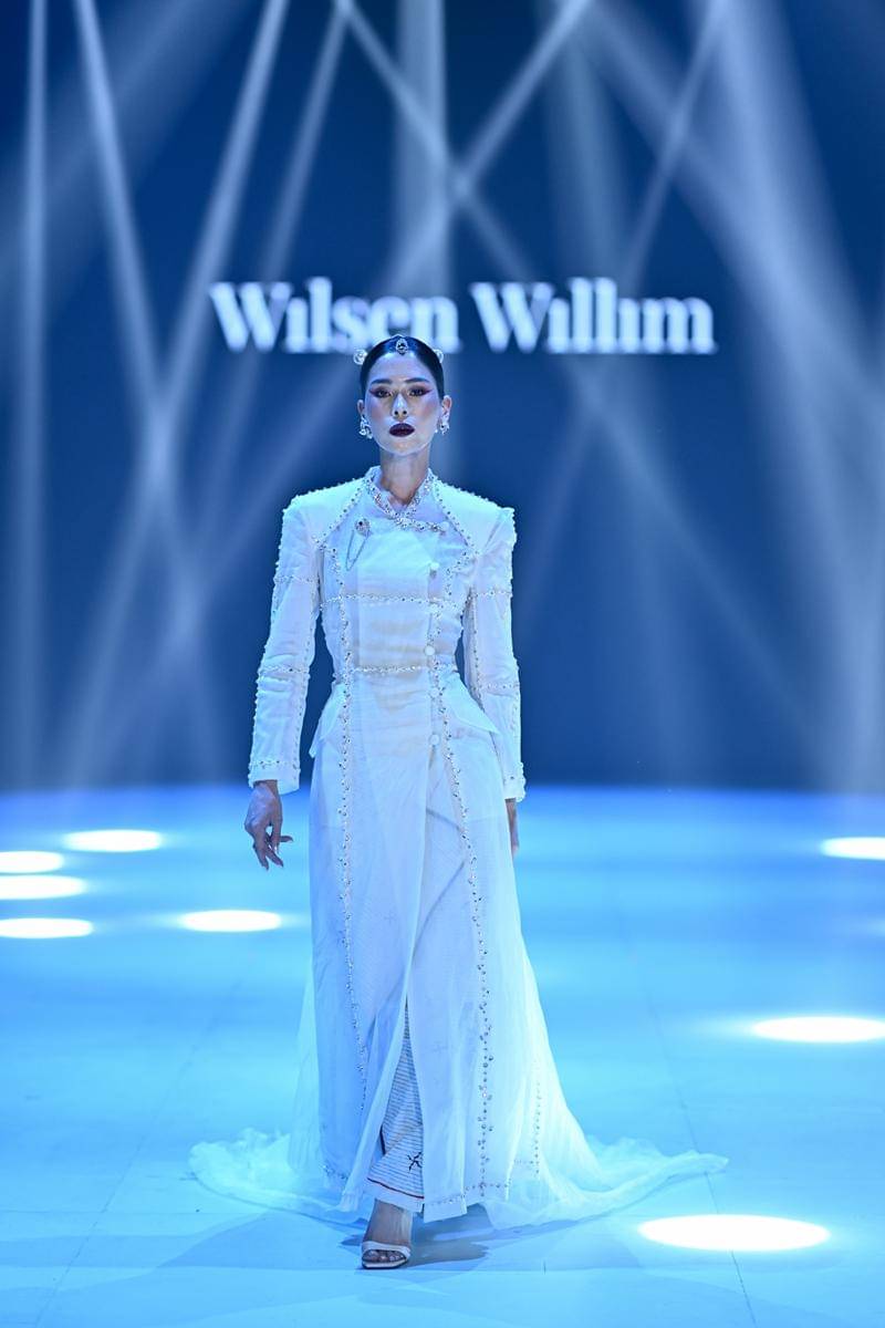 koleksi Wilsen Willim di Plaza Indonesia Fashion Week 2025 (dok. PIFW)