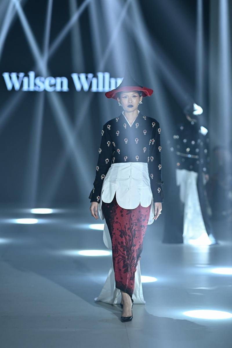 koleksi Wilsen Willim di Plaza Indonesia Fashion Week 2025 (dok. PIFW)