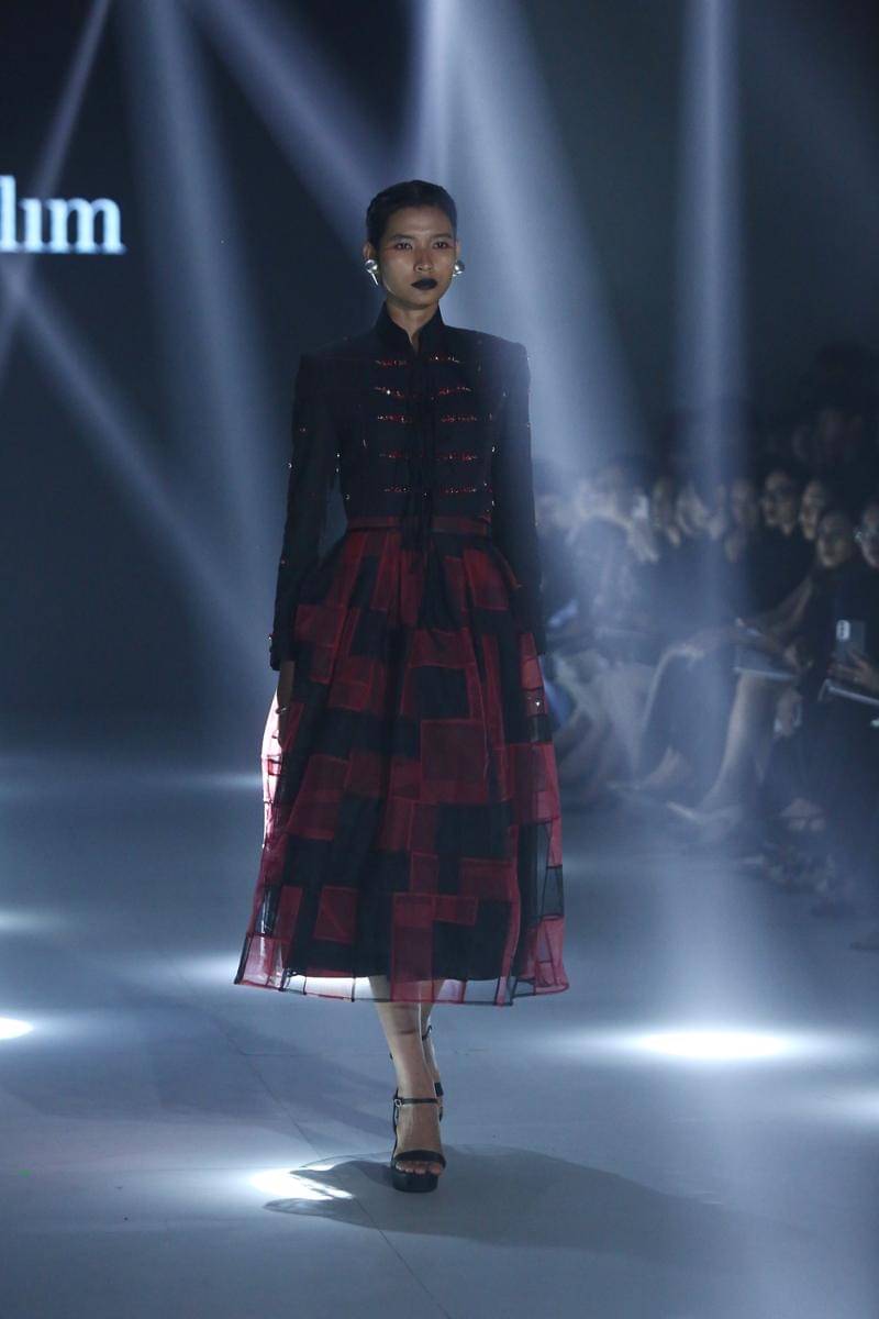 koleksi Wilsen Willim di Plaza Indonesia Fashion Week 2025 (dok. PIFW)