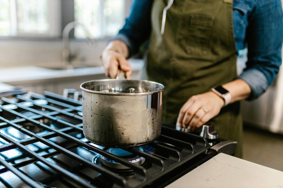 Ilustrasi merebus daging (pexels.com/RDNE Stock project)