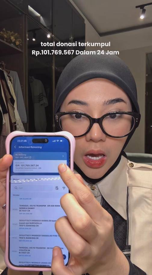 Clara Shinta Beri Bantuan Kaki Palsu (instagram.com/clarashintareal)