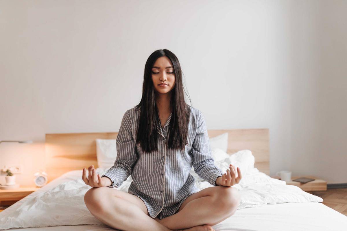 ilustrasi meditasi (freepik.com/lookstudio)