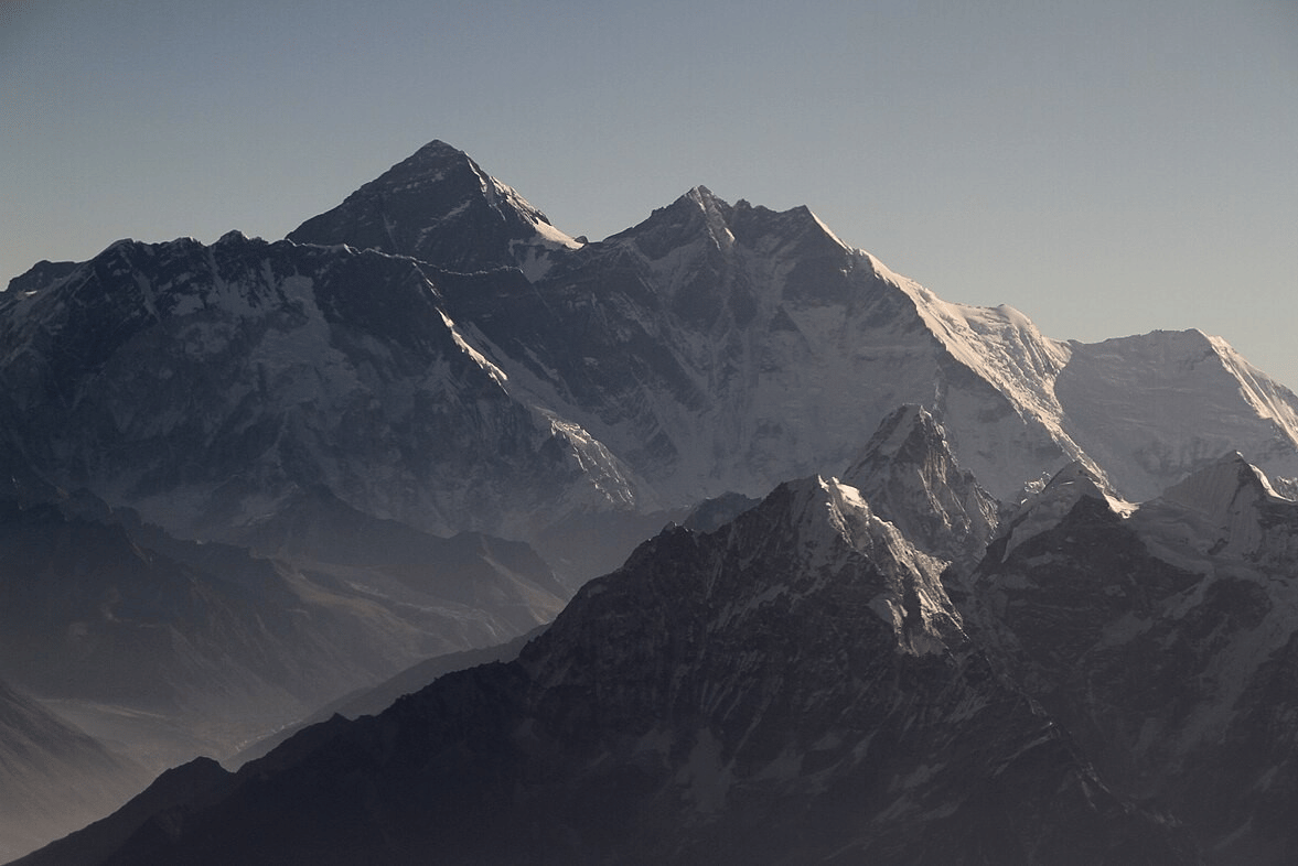 Gunung Lhotse (commons.wikimedia.org/Gerd Eichmann)