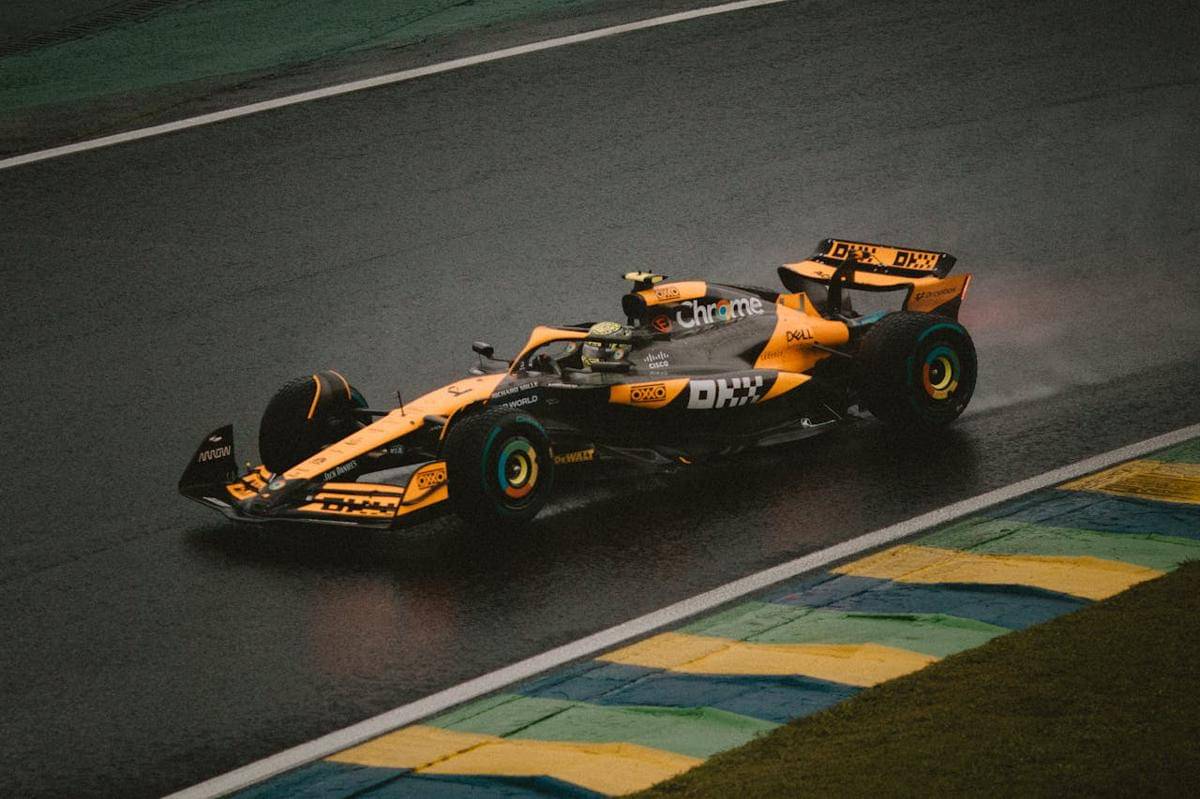 ilustrasi pembalap McLaren di Formula 1