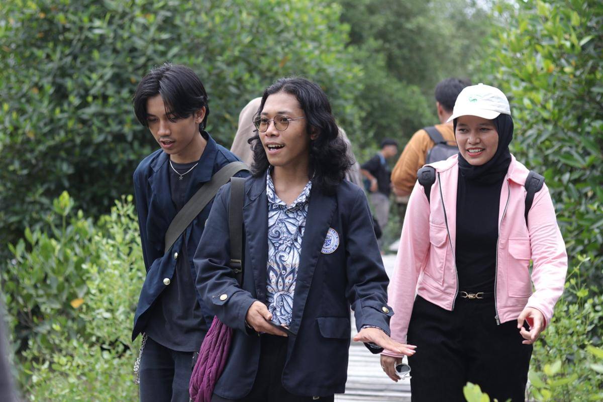 Mahasiswa Semester 5 Prodi Pariwisata IIB Darmajaya Lakukan Kegiatan Observasi Lapangan ke Kawasan Mangrove Ekowisata, Desa Sumber Nadi, Kecamatan Ketapang, Lampung Selatan (Dok.IIB Darmajaya)
