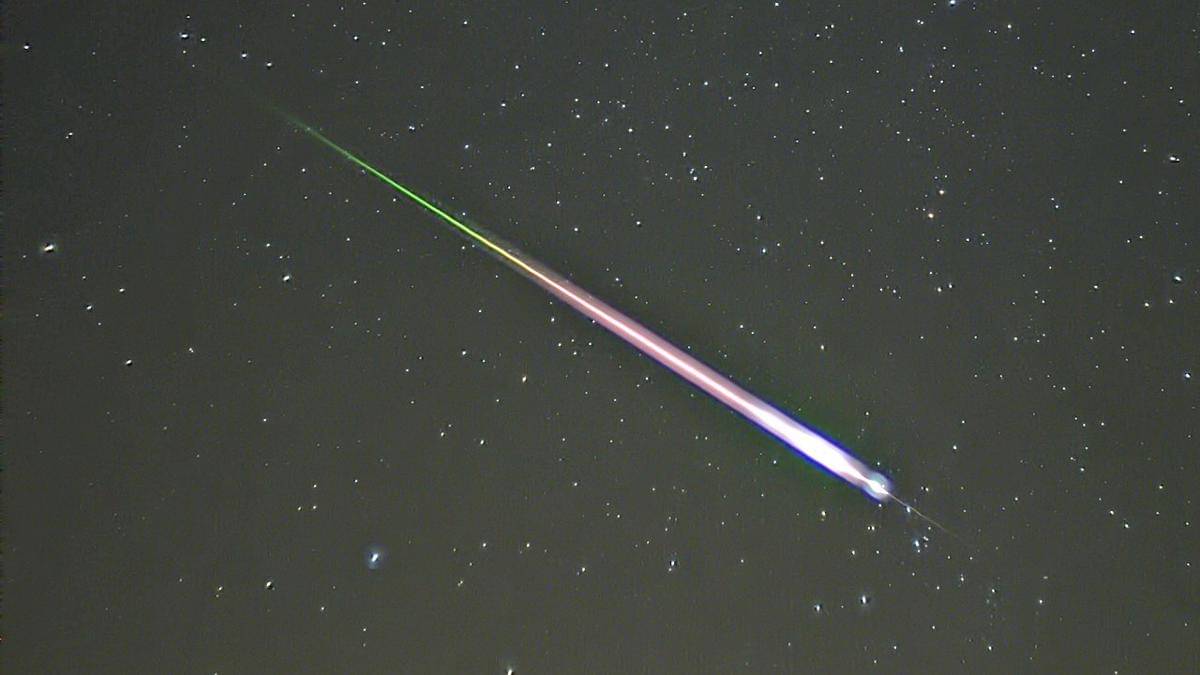 ilustrasi meteor 