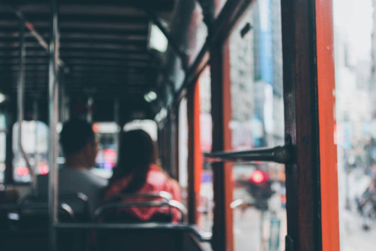 ilustrasi dalam bus (pexels.com/Jen)