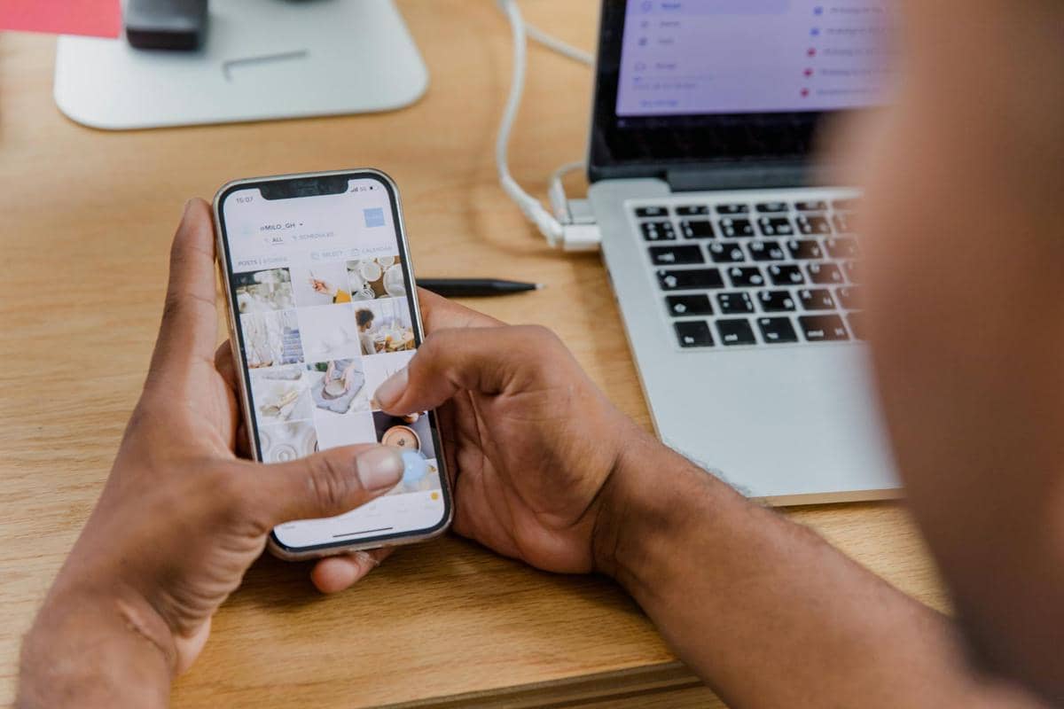 ilustrasi social media specialist (pexels.com/RDNE Stock project)