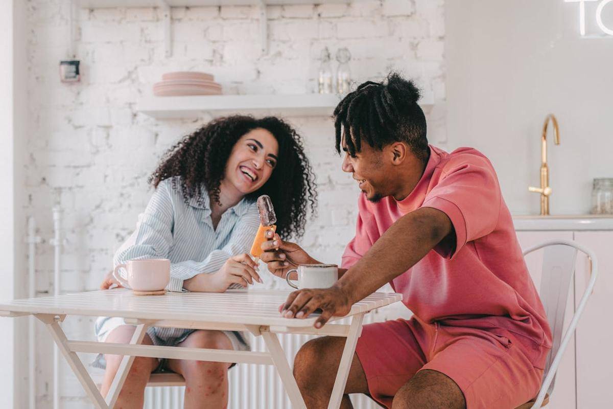 Ilustrasi couple (pexels.com/SHVETS production)