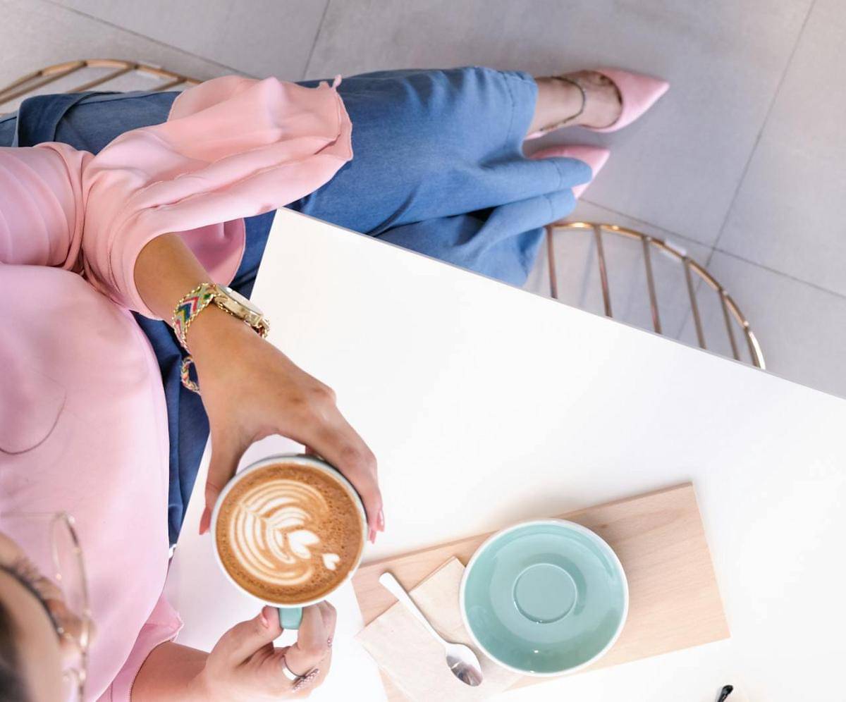 ilustrasi minum kopi (pexels.com/The Lazy Artist Gallery)