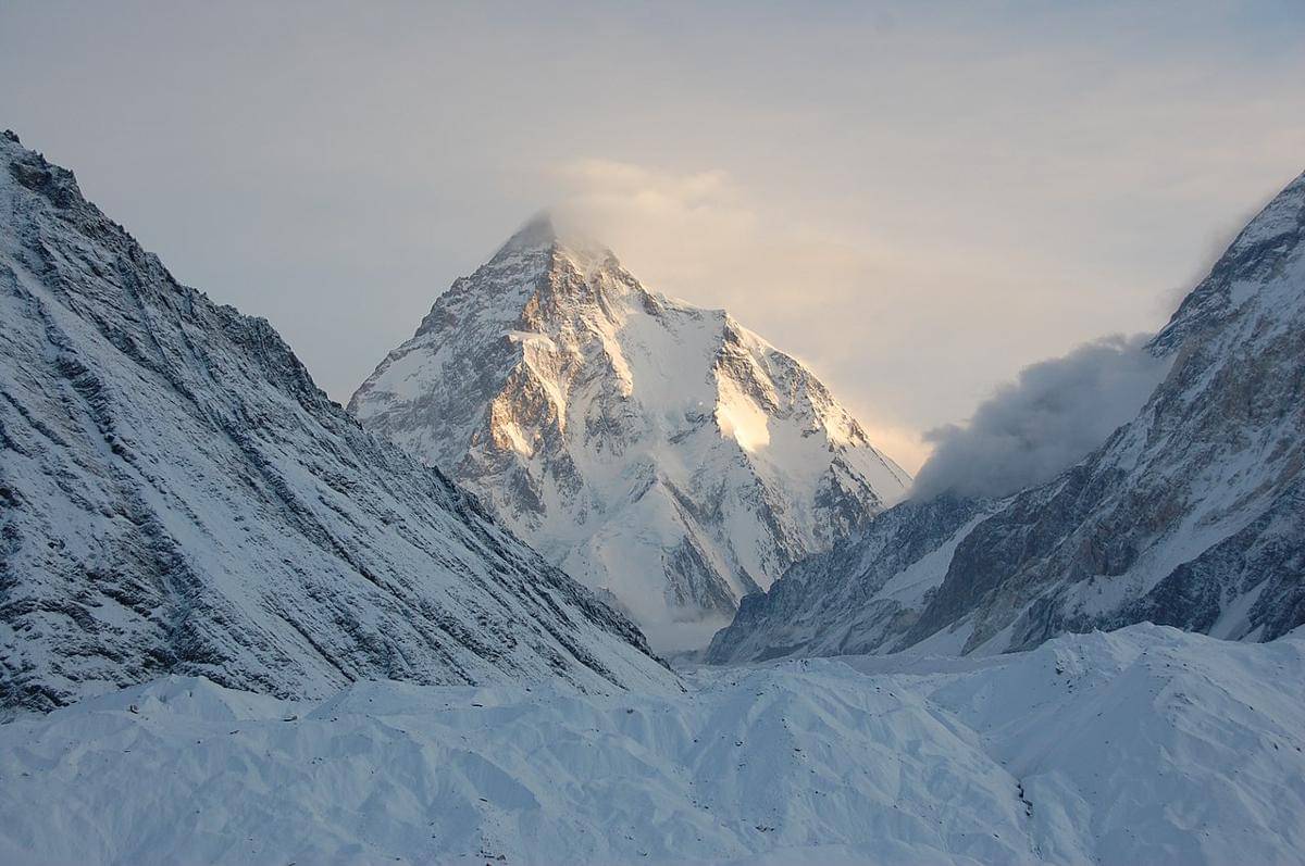 Gunung K2 (commons.wikimedia.org/Maria Ly)