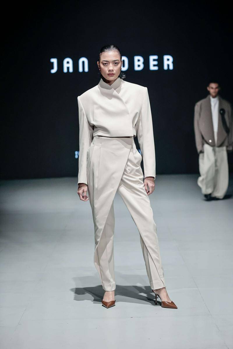 Koleksi Pillar X Jan Sober di PIFW 2025 (Doc. Pillar X Jan Sober)