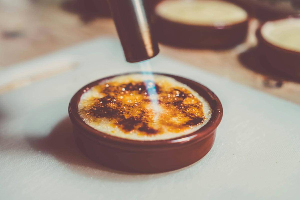 ilustrasi creme brulee