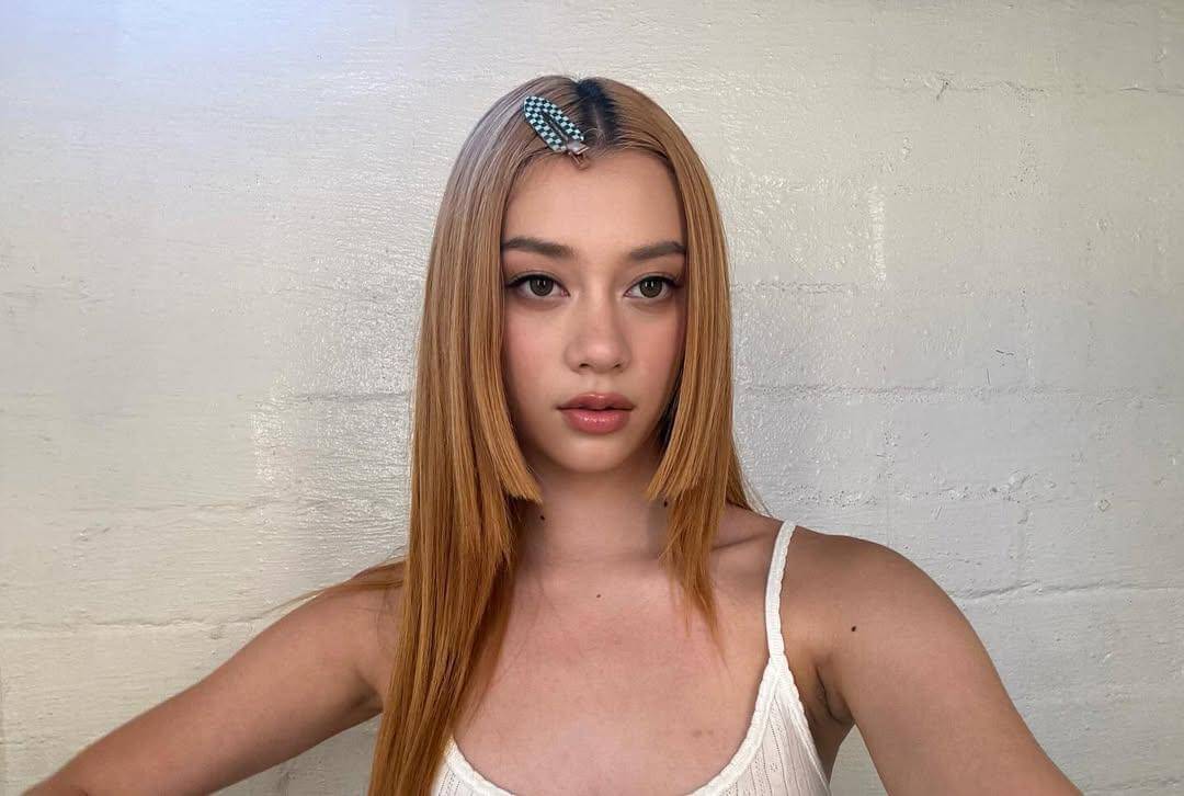 Ide makeup ala member KATSEYE (instagram.com/meganskiendiel)