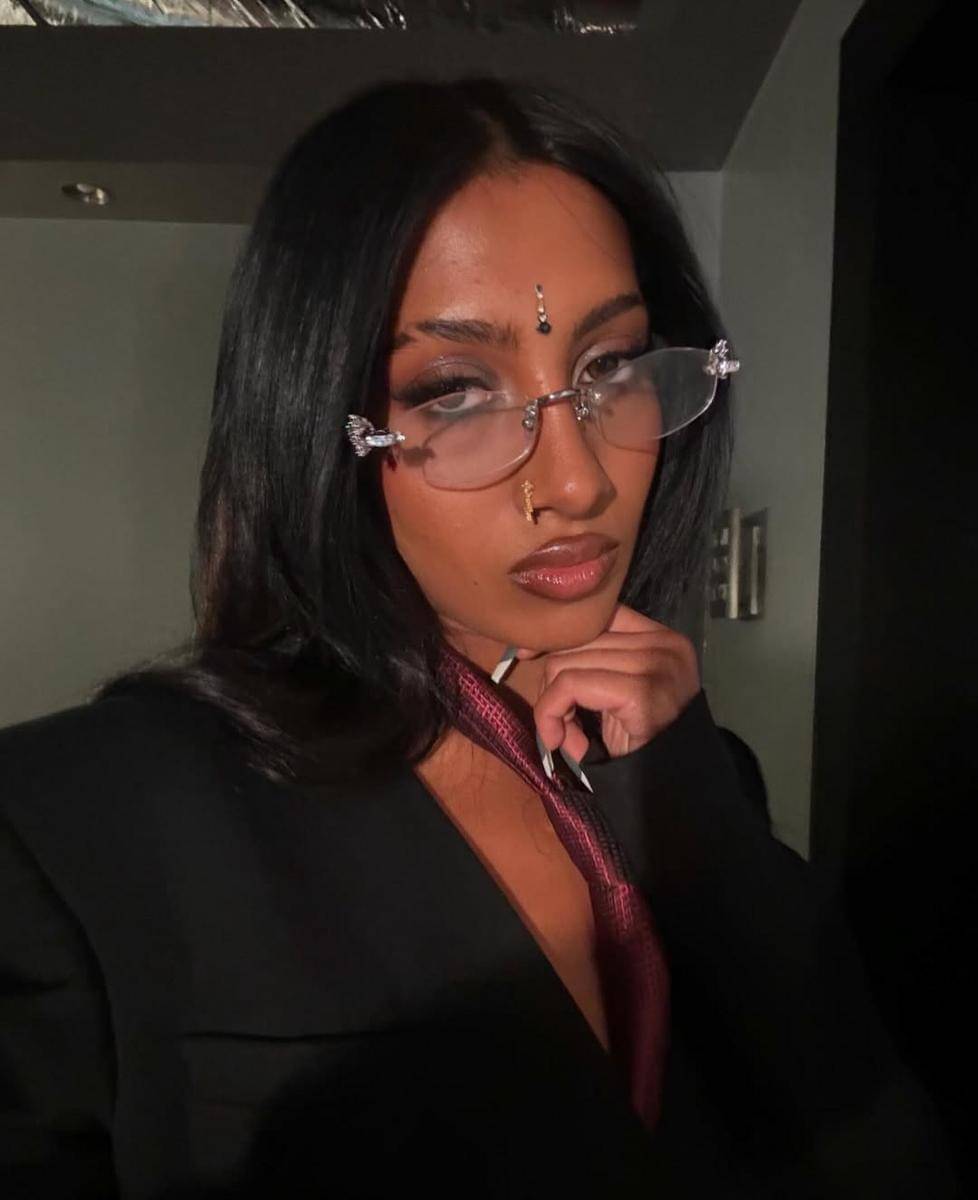 Ide makeup ala member KATSEYE (instagram.com/lararajj)