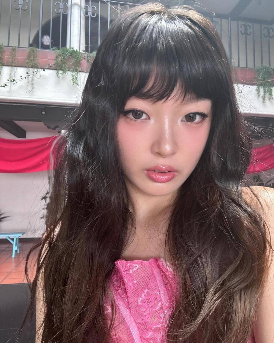 Ide makeup ala member KATSEYE (instagram.com/y0on_cha3)