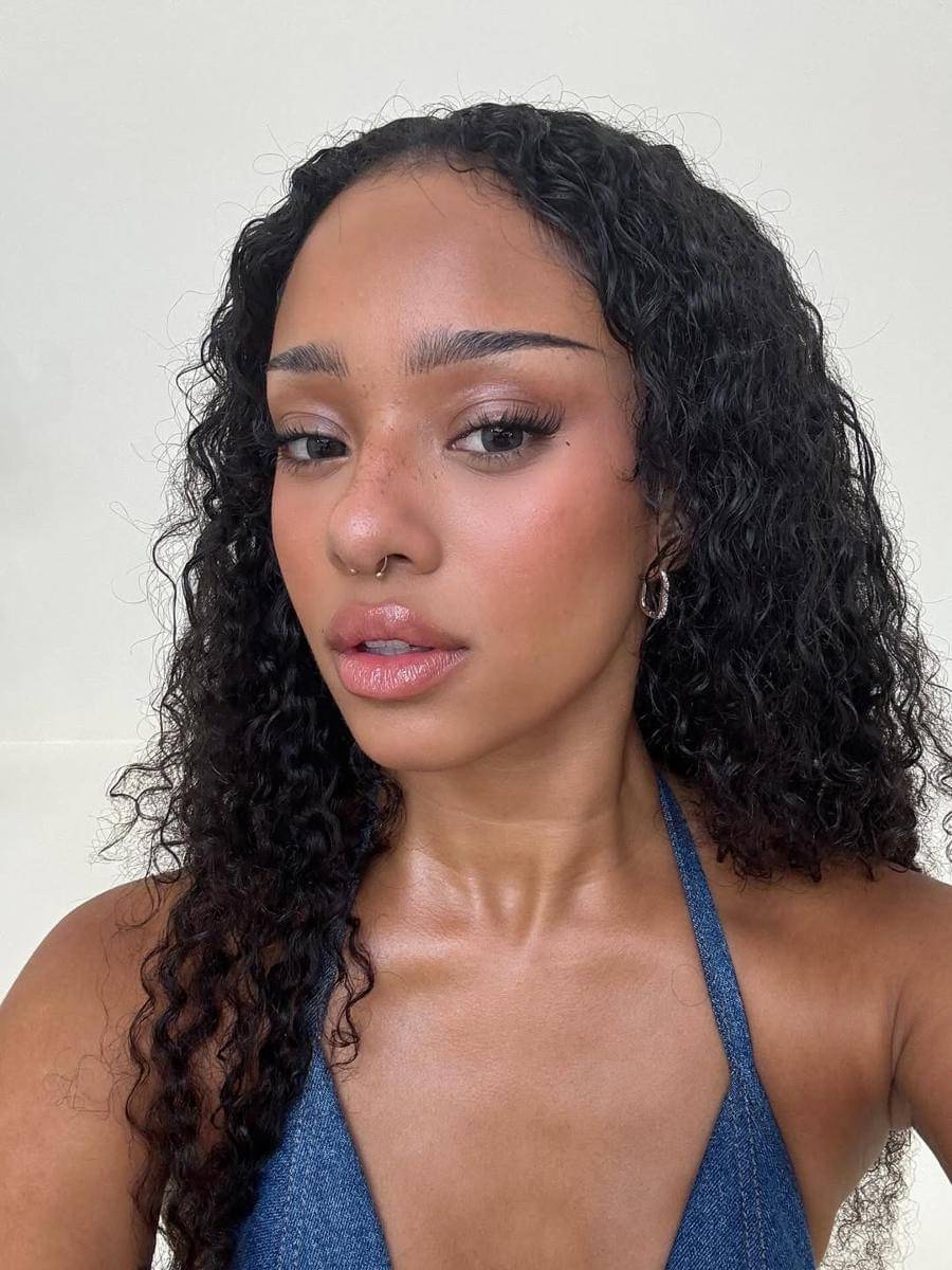 Ide makeup ala member KATSEYE (instagram.com/meretmanon)
