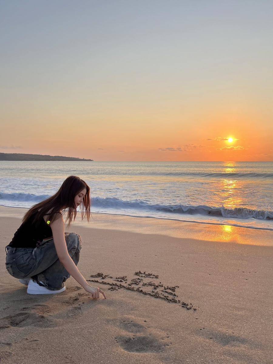 Carmen Hearts2Hearts mudik ke Bali (dok. Weverse/Hearts2Hearts)