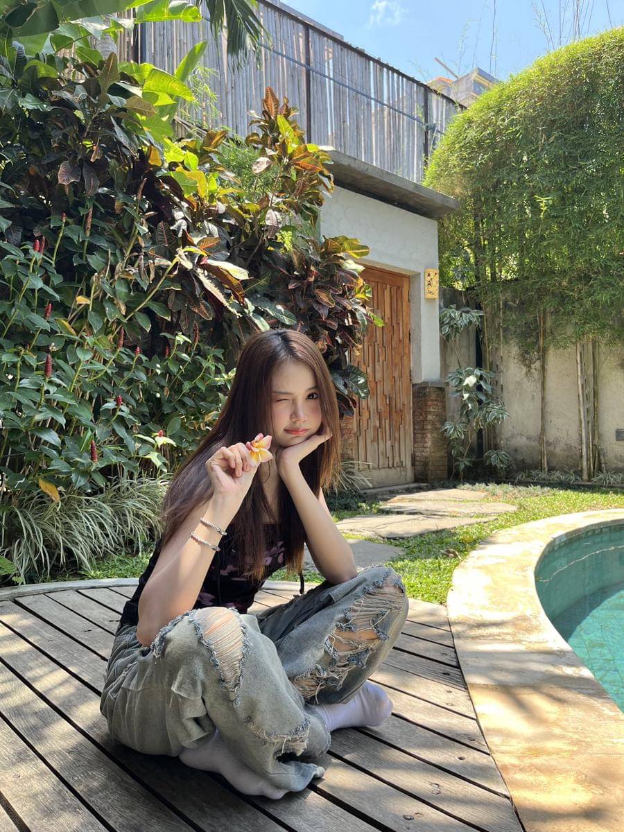 Carmen Hearts2Hearts mudik ke Bali (dok. Weverse/Hearts2Hearts)