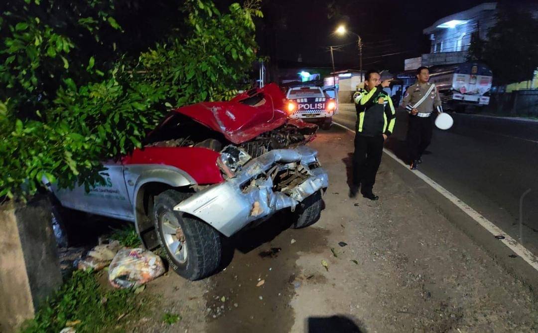 Mobil Ketua Baznas OKI alami kecelakaan di Indralaya. (Dok. Istimewa)