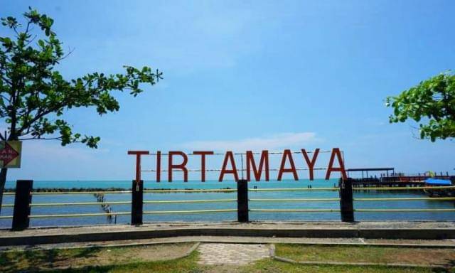 pantai legenda Tirtamaya dekat exit tol Cipali