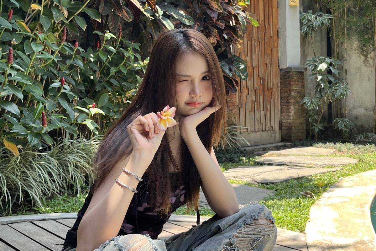 Carmen Hearts2Hearts mudik ke Bali (dok. Weverse/Hearts2Hearts)