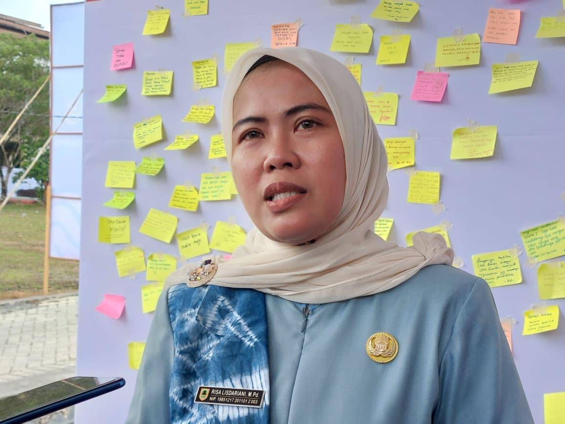 Kepala SMAN Banua Kalsel, Risa Lisdariani. (istimewa)