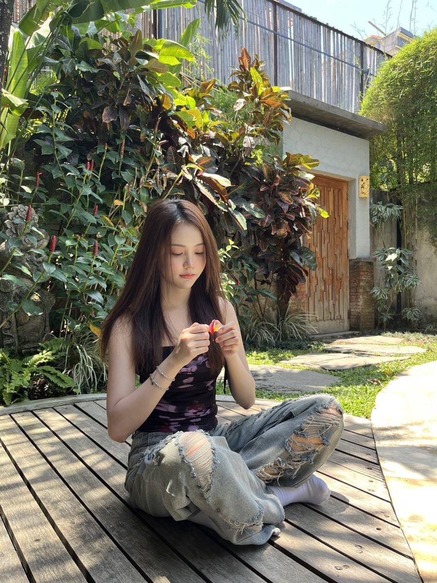 Carmen Hearts2Hearts mudik ke Bali (dok. Weverse/Hearts2Hearts)