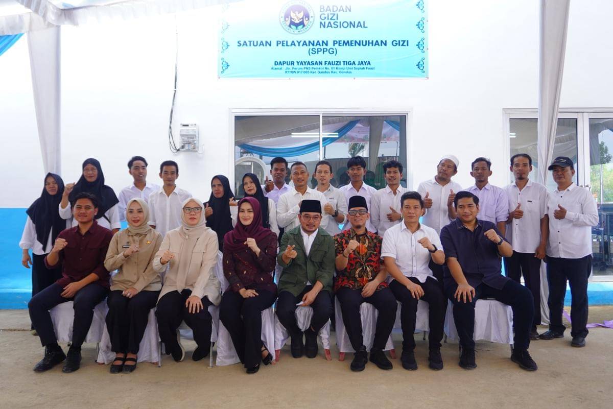 Wakil Wali Kota Palembang Prima saat peresmian dapur MBG wilayah Gandus (Dok. Kominfo Palembang)