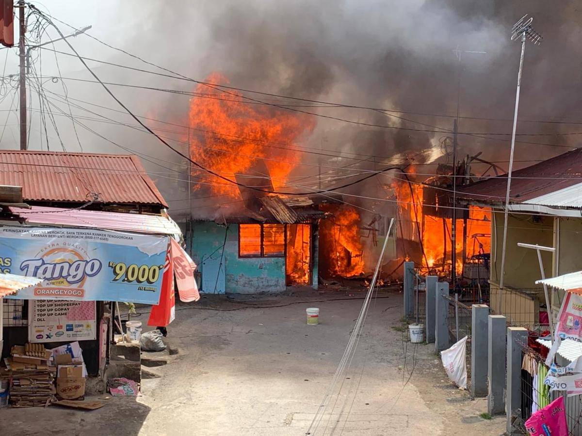 Kebakaran 15 petak rumah warga di Padang (Foto: Damkar Padang)