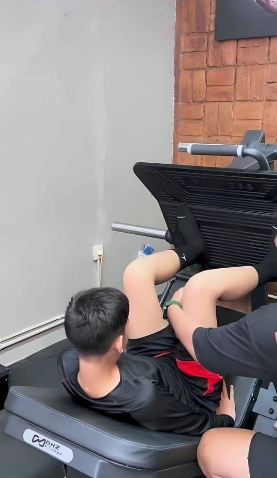 King Faaz latihan gym.
