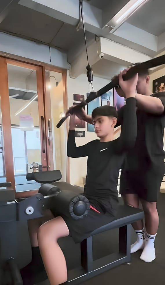 King Faaz latihan gym.