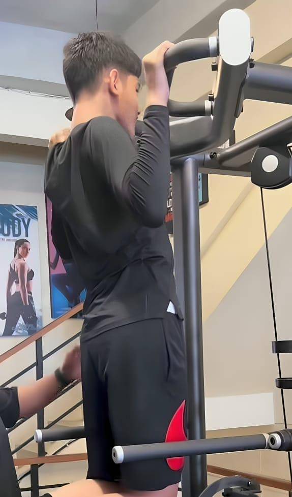 King Faaz latihan gym.