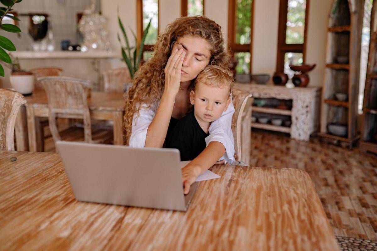 ilustrasi single parent (pexels.com/Yan Krukau)