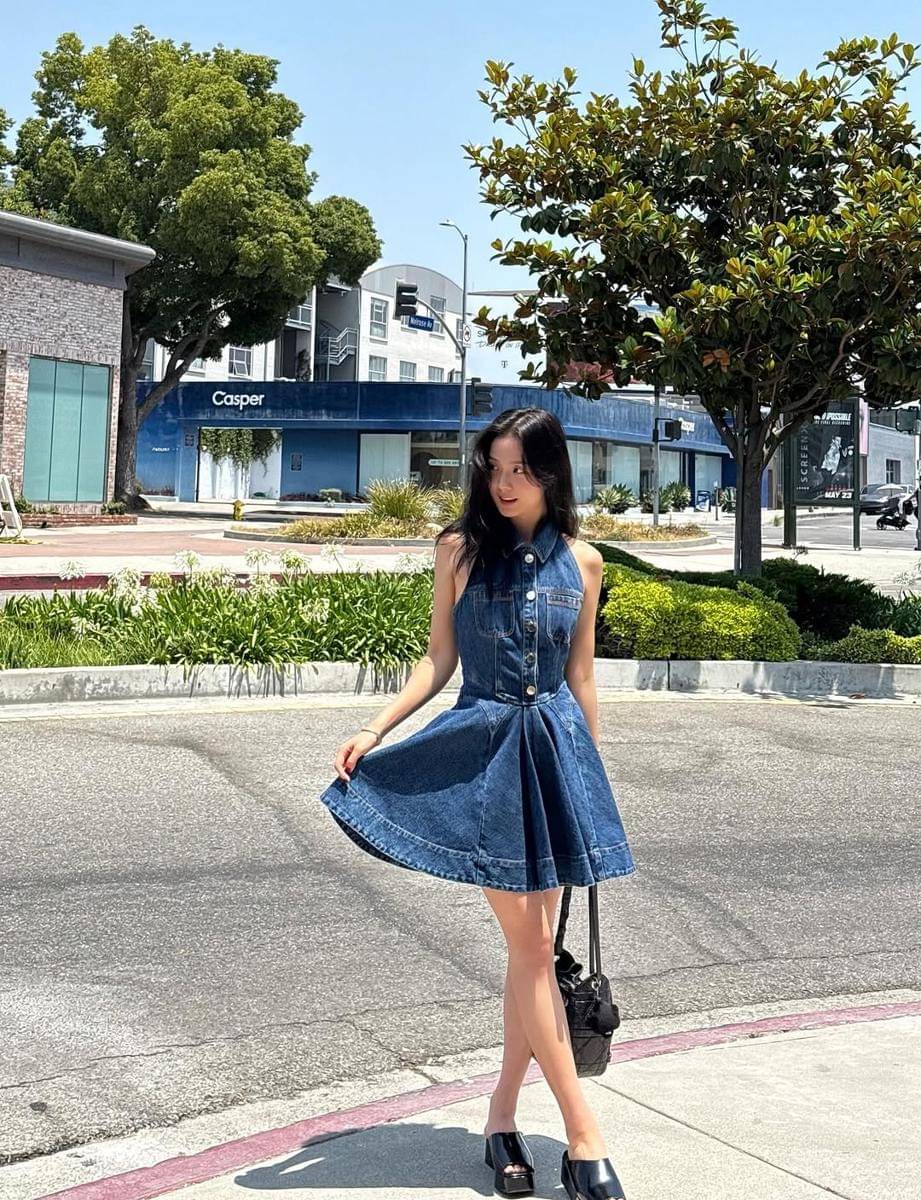 Outfit Konser ala Jisoo BLACKPINK (instagram.com/sooyaaa__)