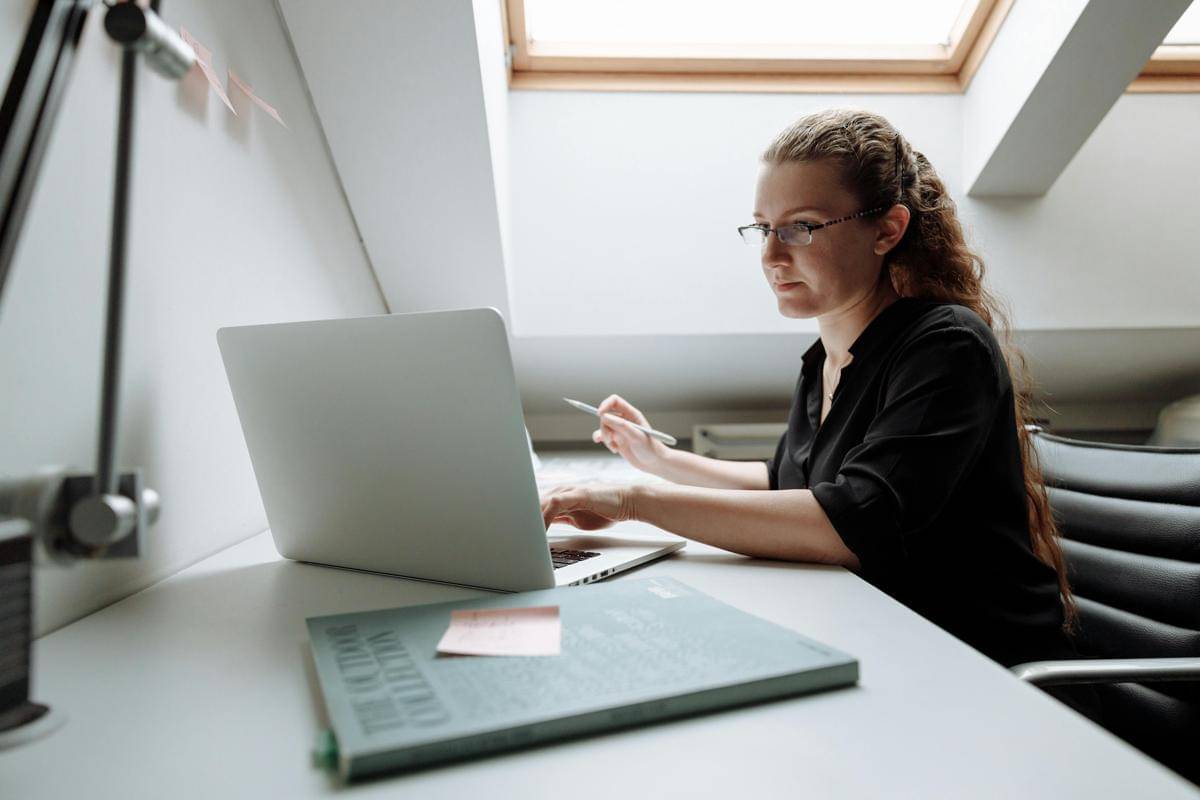 ilustrasi seorang technical writer (pexels.com/Thirdman)