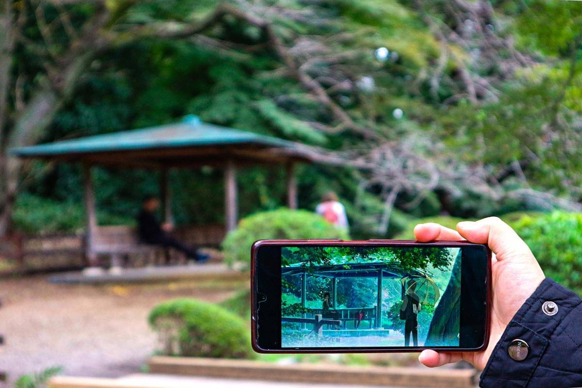Shinjuku Gyoen National Garden di anime Garden of Words