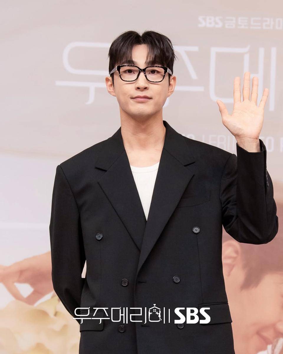 potret konferensi pers drama Would You Marry Me (instagram.com/sbsdrama.official)