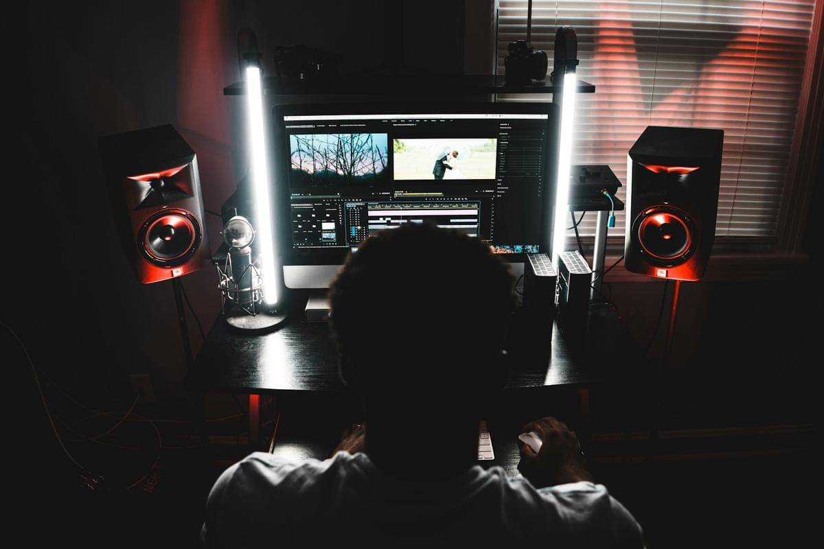 ilustrasi edit visual (unsplash.com/Andre Hunter)