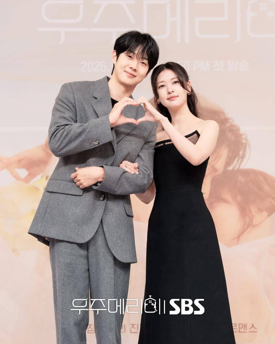potret konferensi pers drama Would You Marry Me (instagram.com/sbsdrama.official)