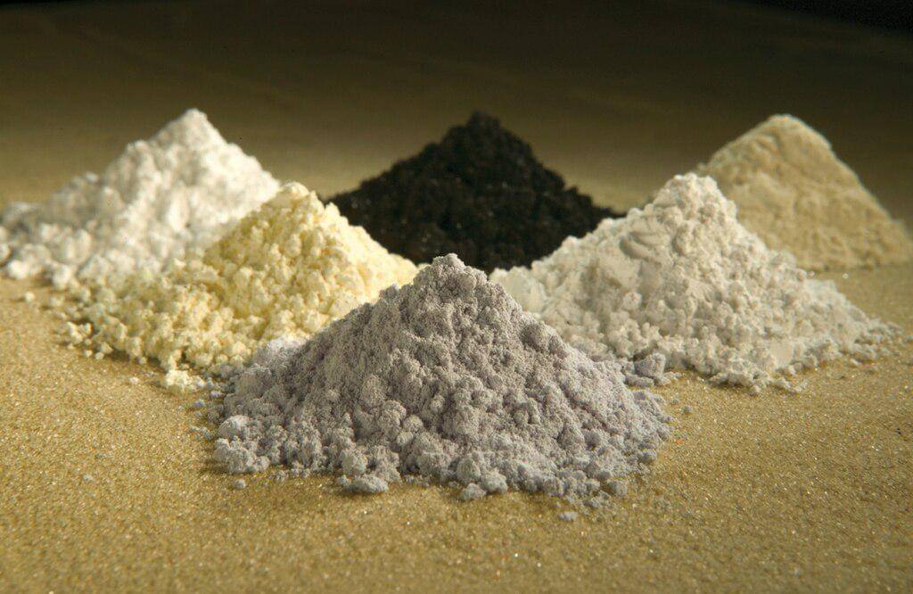 Enam oksida unsur tanah jarang, yaitu praseodimium, serium, lantanum, neodimium, samarium, dan gadolinium. (Peggy Greb, US department of agriculture, Public Domain, via Wikimedia Commons)