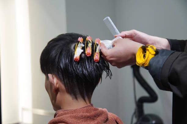 ilustrasi perming rambut cowok 