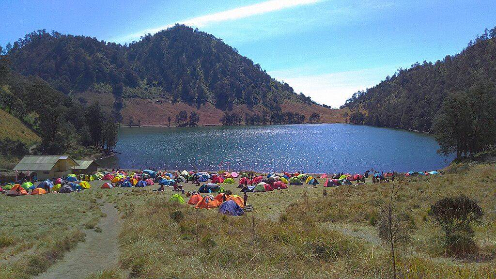Ranu Kumbolo (commons.wikimedia.org/Daryant.id)