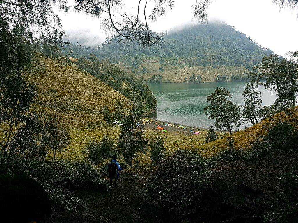 Ranu Kumbolo (commons.wikimedia.org/Yusnardi)