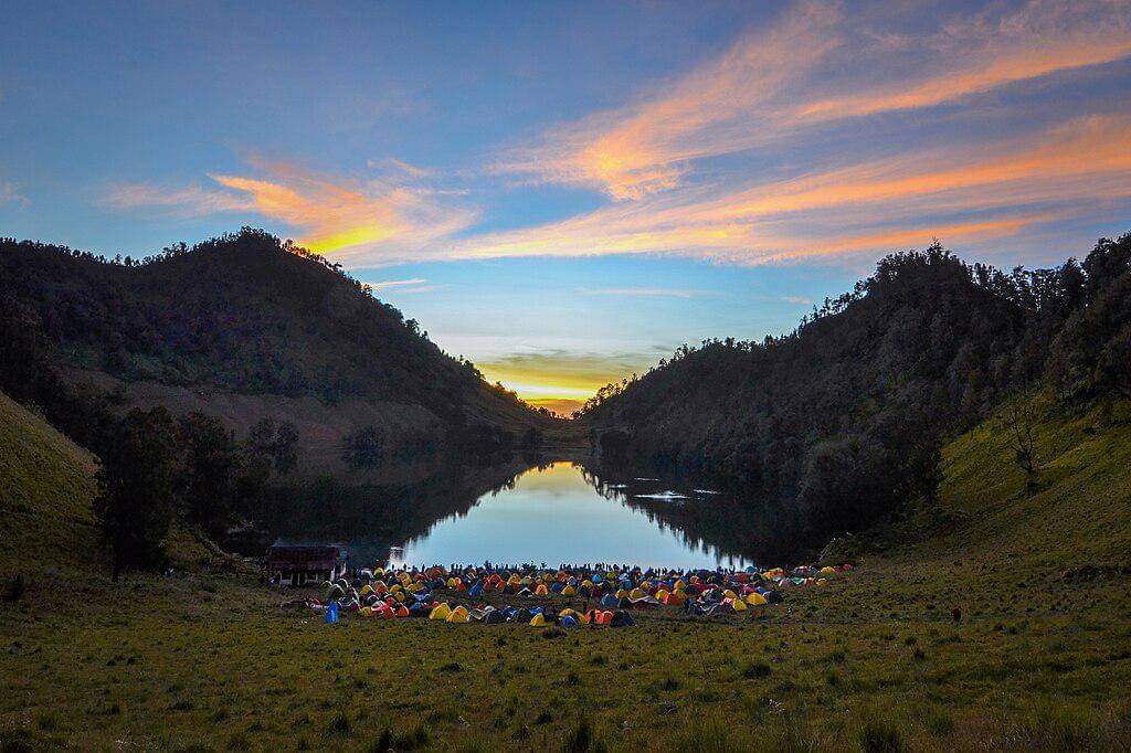 Ranu Kumbolo (commons.wikimedia.org/Pipingrkt)