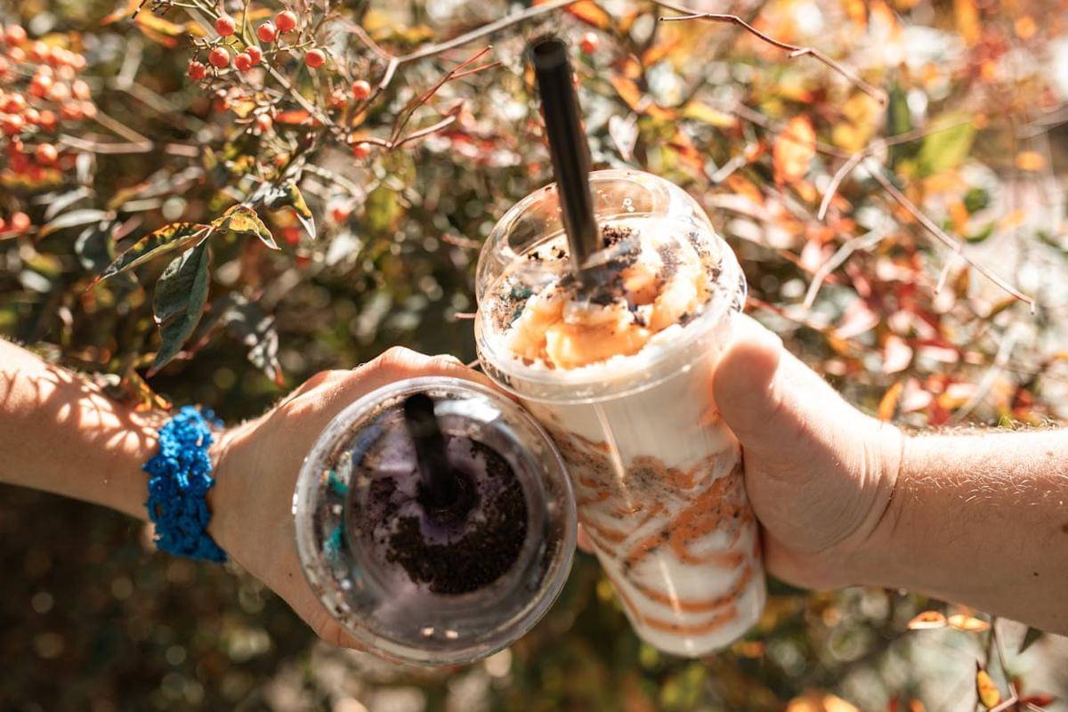 ilustrasi milkshake dan frappe