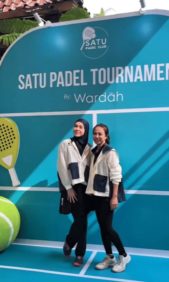 Dhini Aminarti ikut turnamen padel