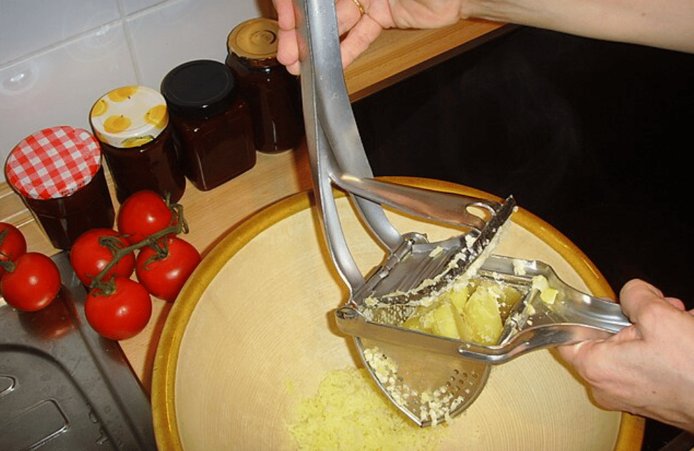 potret potato ricer (commons.wikimedia.org/Karl-Heinz Wellmann)